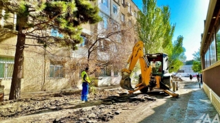 В Баку ремонтируется улица Гёюша Гараева  - ФОТО