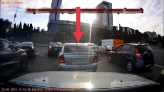 Qəza törədən sürücü günahı öz boynundan atdı: "Sən vurmusan arxadan" - VİDEO