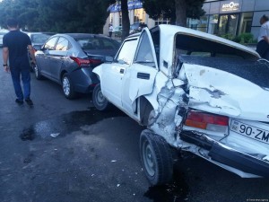 Bakıda 6 avtomobil toqquşdu: yolda tıxac yaranıb - FOTO