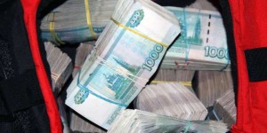 Paytaxt polisi avtomobildən 4 milyon rubl oğurlayan şəxsi saxlayıb