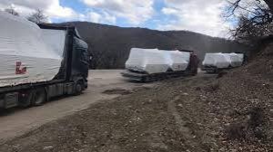 Rusiya nomrəli maşınlarda Ermənistana hərbi texnika daşınır - FOTO