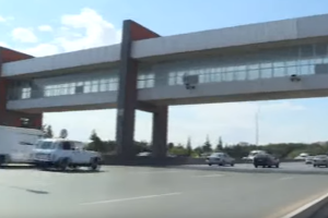 Piyada keçidinin şüşələri sındırılıb, pilləkənləri dağıdılıb - VİDEO