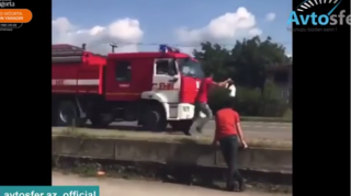 Türk vətəndaşı Azərbaycan yanğınsöndürənlərinə sovqat vermək üçün  yola çıxdı  - VİDEO