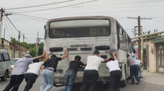 Bakıda bu dəfə sərnişinlər avtobusu apardı  - FOTO