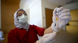 Tibb bacıları onlarca doza COVID vaksini satıblar