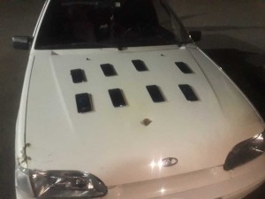 Avtomobildən qanunsuz mobil telefonlar aşkarlanıb