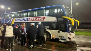 Uruqvayda azarkeşlərin avtobusu atəşə tutuldu: Xəsarət alan var 