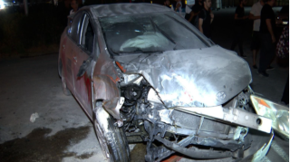 Abşeronda yük maşını taksinin üzərinə aşıb - FOTO 