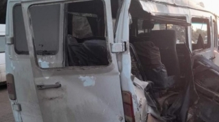 Salyanda yük maşını ilə mikroavtobus toqquşdu, çox sayda yaralı var   - FOTO - YENİLƏNİB