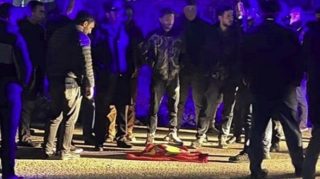 Körpəsini binadan atan qadın onu tualetdə dünyaya gətiribmiş...   - FOTO