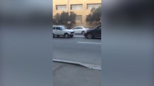 Bakıda “Niva” sürücü qayda pozan şəxsi belə “cəzalandırdı”  - VİDEO