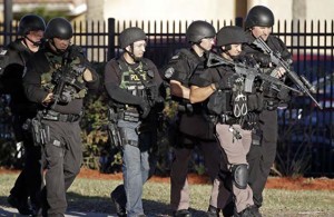 Hava limanındakı silahlı şəxs təslim oldu