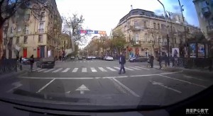 Bakının mərkəzi küçələrində təhlükəli durum yarandı - VİDEO