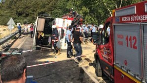 Avtobus aşdı: 3 ölü, 30 yaralı