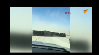 Güclü külək TIR-ı aşırdı - - VİDEO