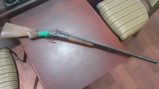 Qəbələdə iki qardaşdan silah götürülüb 