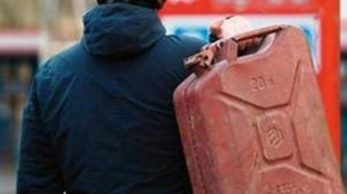 Qadının üzərinə benzin töküb yandıran sevgilisi ilə bağlı QƏRAR 