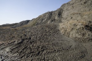 Bakıda torpaq uçqunu oldu - Bir nəfər uçqun altında qaldı