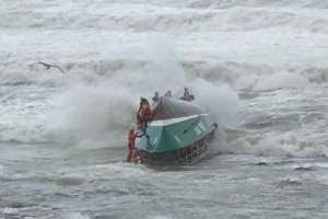 Xilasetmə gəmisi çevrildi: 3 ölü