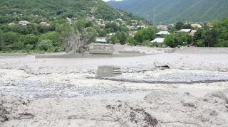 Balakəndə 25 ailə təxliyə edilib