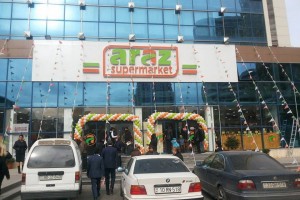 "Araz" marketdən ciyər aldı, qurdlu çıxdı - FOTO-VİDEO