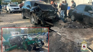 Qırmızıdan keçən “Porsche” "Volqa" və “Lada”nı vurub dayanacağa girdi; ölən var - VİDEO 