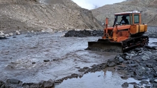 Uçan körpü ilə bağlı salınan yol genişləndirilir – FOTO 