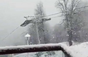 Qəbələyə 5 santimetrdən çox qar yağdı - VİDEO