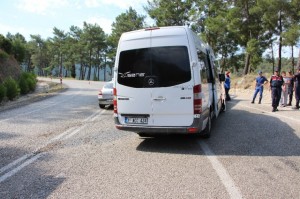 Turistlərin mikroavtobusu minik avtomobili ilə toqquşdu: 4 uşaq, 11 yaralı - FOTO