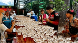 55 nəfərə 1254 şüşə pivə - heç kim sərxoş olmadı  - FOTO