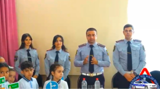 Məktəblilərə yol hərəkəti təhlükəsizliyi ilə bağlı maarifləndirici görüşlər keçirilib - VİDEO