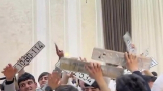 Bakıda toyda qəribə görüntü MÜZAKİRƏ YARATDI - VİDEO 