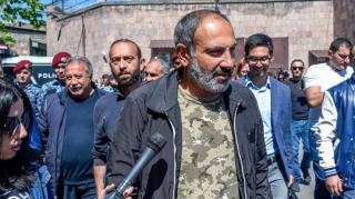 Paşinyana ölən əsgərin məzarı önünə gül qoymağa imkan verilmədi - VİDEO