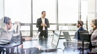 Azərbaycanda "13-cü maaş və pensiya": Kim verir, kim vermir? 