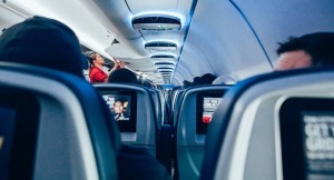 Təyyarədə Bakı sakininin külli miqdarda pulu oğurlanıb