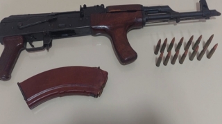 Şəmkir sakini "Kalaşnikov"u 2000-ə satarkən saxlanıldı - FOTO 