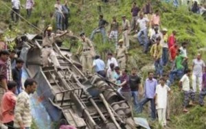 İki sərnişin avtobusu toqquşdu: 7 ölü, 20 yaralı