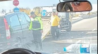 Bakı-Qazax yolunda qəza:  mikroavtobus bardürə dəydi  - FOTO