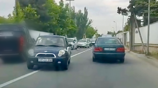 Pirşağıda “Nissan” aşdı - Sürücü xəsarət aldı   - VİDEO