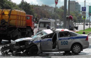 Polis avtomobili yük maşınına çırpıldı: 1 polis öldü, digəri isə yaralandı - VİDEO