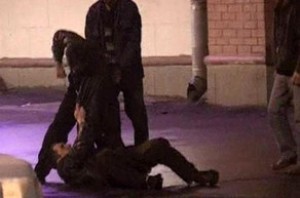 Nizami metrostansiyası qarşısında yeniyetmə döyülüb