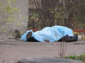 Küçədə gənc kişi meyiti aşkarlandı - Bakıda