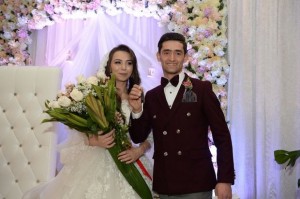 Mehriban Əliyeva gənclərə toy edib maşın bağışladı – FOTO