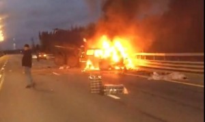 Mikroavtobus yük maşını ilə toqquşudu: 7 ölü - VİDEO