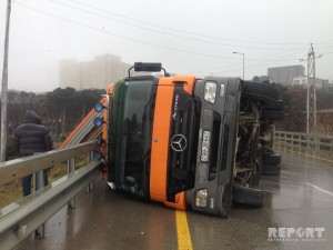 Salyanda iki TIR toqquşub, İran vətəndaşı xəsarət alıb