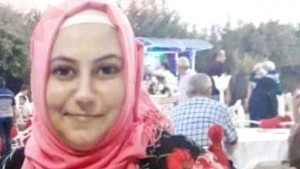 AİLƏ DƏHŞƏTİ: Atası ilə sevgili olan üç uşaq anasını qanına qəltan etdi - FOTO