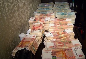 Küçədə tapdığı 250 mini sahibinə qaytardı