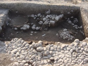 Yeni çəkilən yolda qədim tikinti qalıqları aşkarlanıb - FOTO