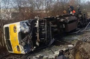 Qatar relsdən çıxdı - Ölən və yaralananlar var