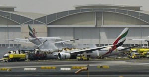 Təyyarə hava limanında divara çırpıldı